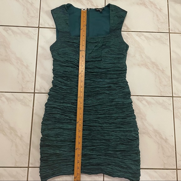 Le chateau teal green semi formal dress. Ruffle bodycon midi dress. - Picture 11 of 12